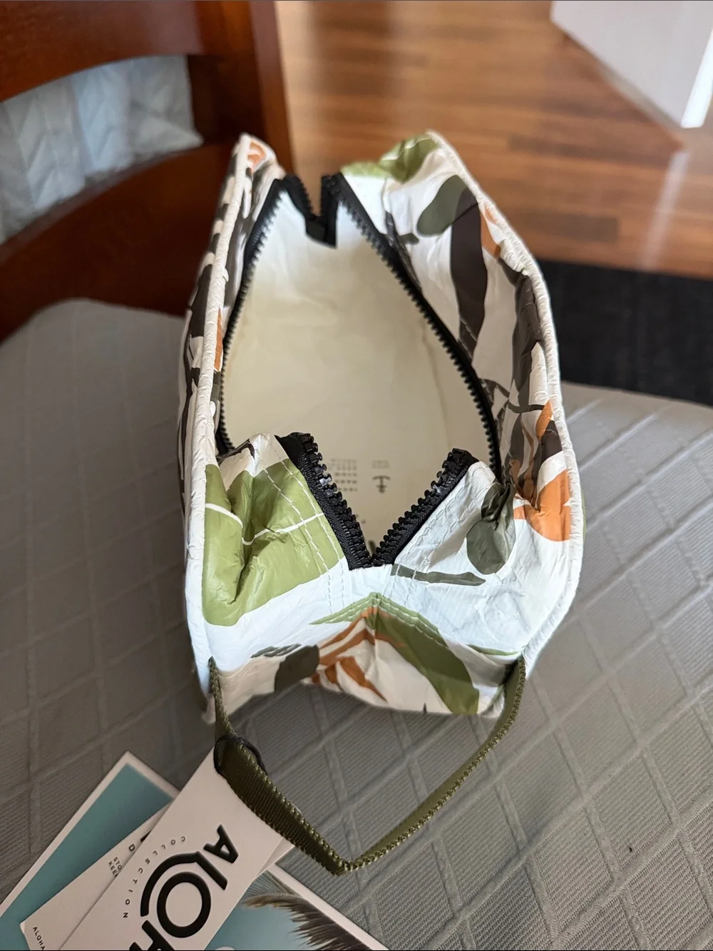 ALOHAS Green, Olive & White Tropical Print Wristlet Clutch
